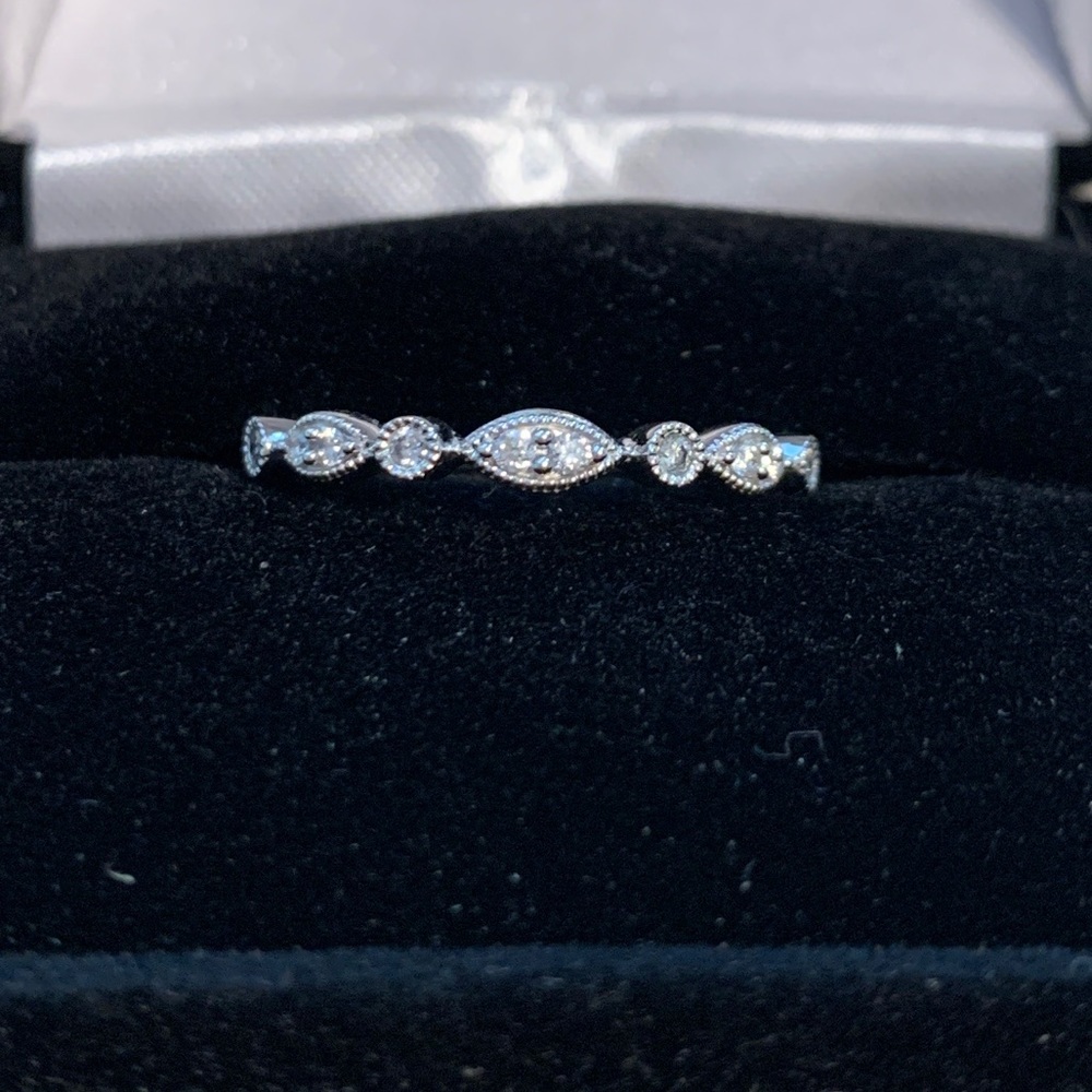 Diamond wedding band